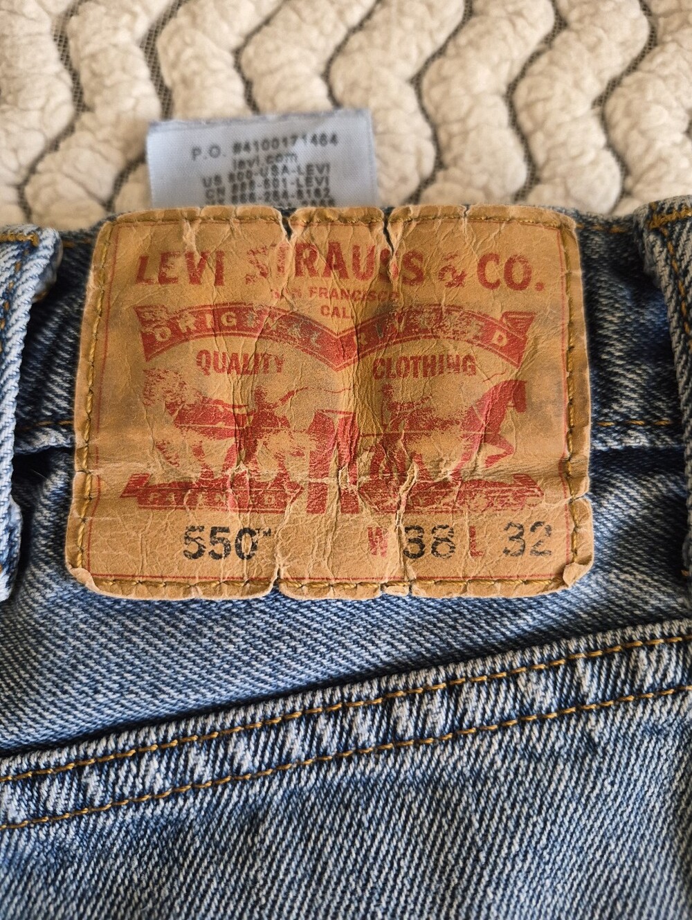 Vintage Levi's 550 Relaxed Taper Jeans - Light Wash Blue - Men's 38x32